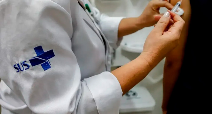 Jovens de 15 a 19 anos podem se vacinar contra HPV até junho de 2026