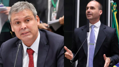 Líder do PT pede ao STF que obrigue Câmara a decretar perda de mandato de Eduardo Bolsonaro