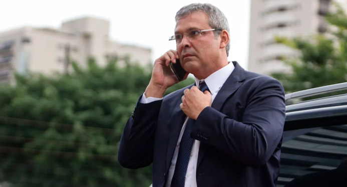 Lindbergh aciona STF e diz que presidente da Câmara ‘errou’ ao não cassar Zambelli e Ramagem