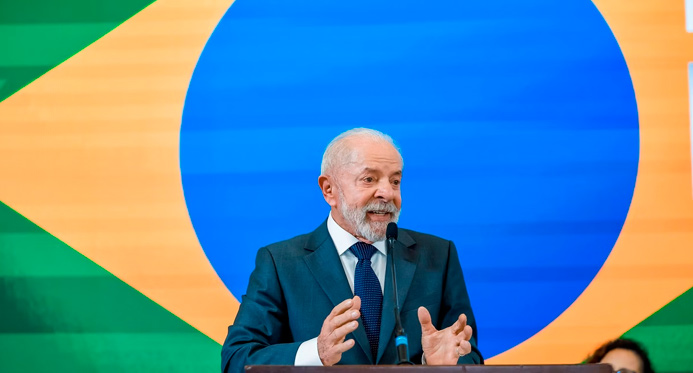 Lula critica oposição e diz: 'Quem inventa muito nome é porque não tem nenhum'