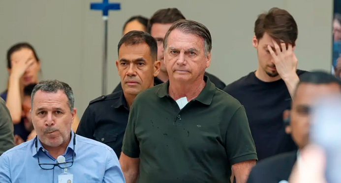 Moraes autoriza internação de Bolsonaro para realização de cirurgia