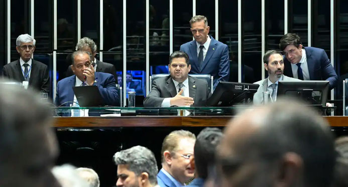 Senado aprova redução da pena de condenados pelo 8/1 e trama golpista