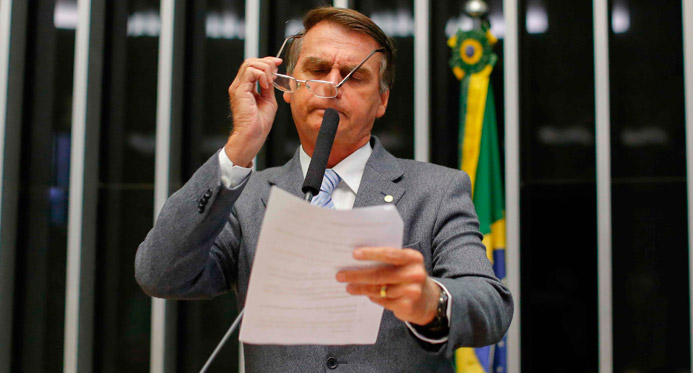 Bolsonaro planeja ler livros para reduzir pena; pedido aguarda decisão do STF