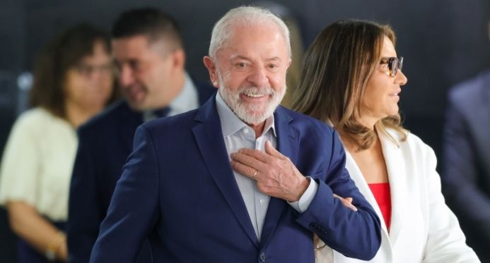 Lula garante ganho real e anuncia reajuste de 5,4% no piso salarial dos professores