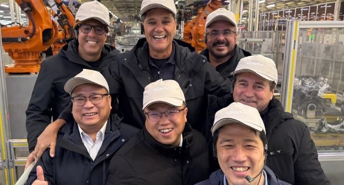 Na China, Ferraço fecha acordo para GWM abrir fábrica no Espírito Santo