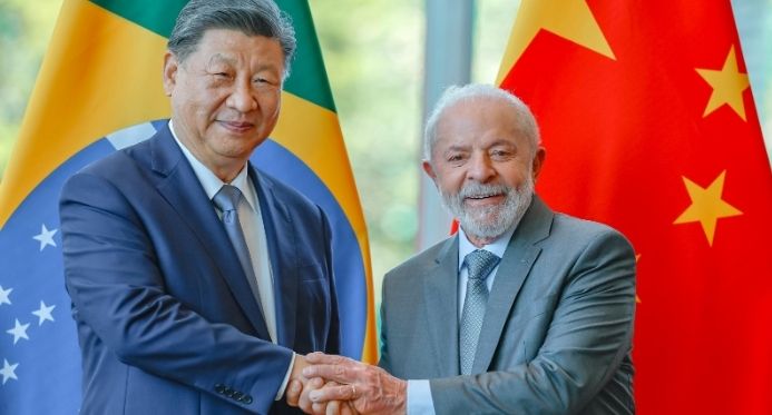 Xi Jinping garante a Lula apoio da China em tempos "turbulentos"