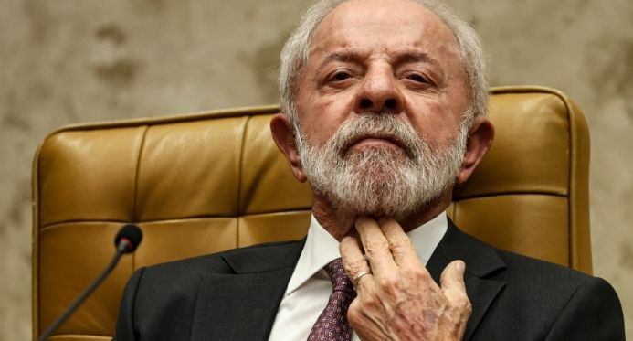 Brasil é convidado por Trump para bloco comercial de minerais críticos