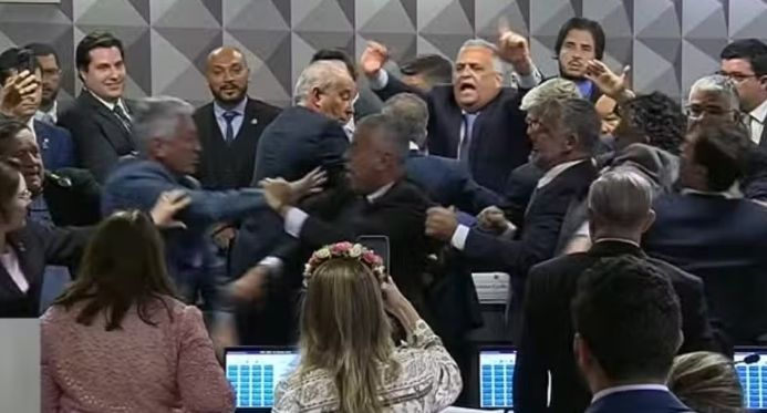 CPI do INSS aprova quebra de sigilo bancário de Lulinha em meio a bate-boca