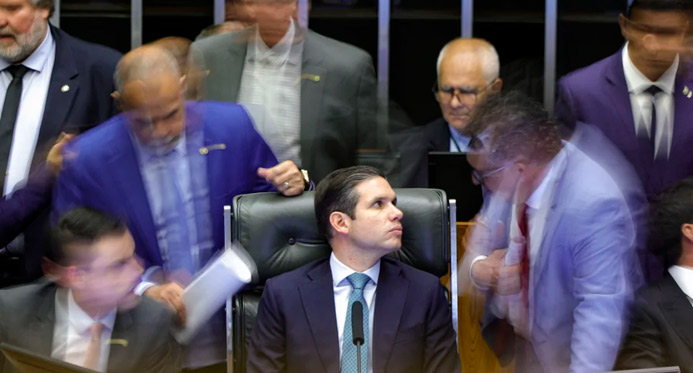 Câmara deve votar fim da escala 6x1 e redução de jornada em maio