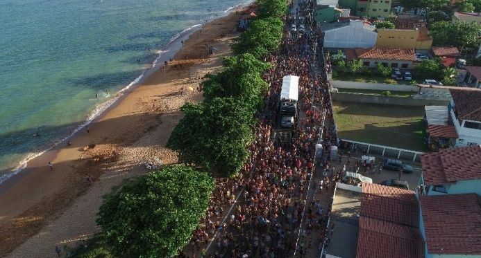 Carnaval 2026: Chiclete com Banana, Simone Mendes, e outros diversos shows agitam litoral norte do ES; confira a programação