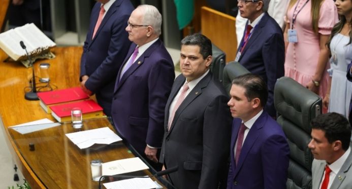 Congresso retoma trabalhos com foco no fim da escala 6x1, regulação de aplicativos e segurança