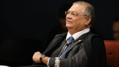 Dino proíbe criação de novos "penduricalhos" para barrar supersalários acima do teto