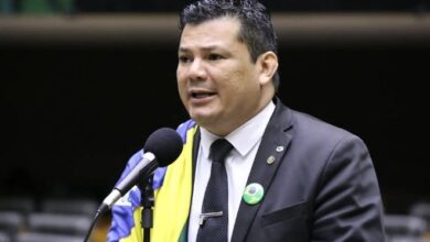 Gilvan da Federal é condenado a 3 anos por ataques a diretora de escola