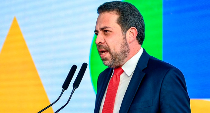 Governo prioriza fim da escala 6x1 e PEC da Segurança em 2026, afirma Boulos