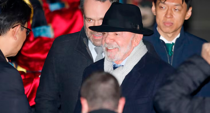Lula diz que vale "qualquer sacrifício" para prender magnatas do crime