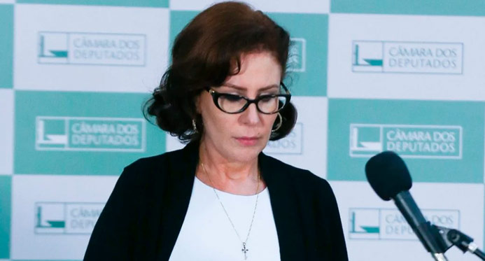 Moraes acolhe pedido da PGR e arquiva inquérito contra Zambelli por obstrução e coação