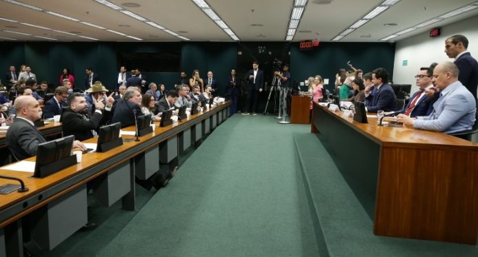 Proposta que extingue escala 6x1 e reduz jornada para 36 horas é enviada à CCJ da Câmara
