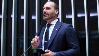 STF abre ação penal contra Eduardo Bolsonaro por coação no processo