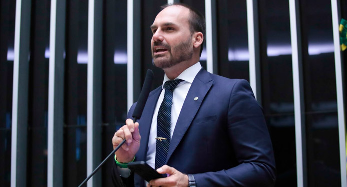 STF abre ação penal contra Eduardo Bolsonaro por coação no processo