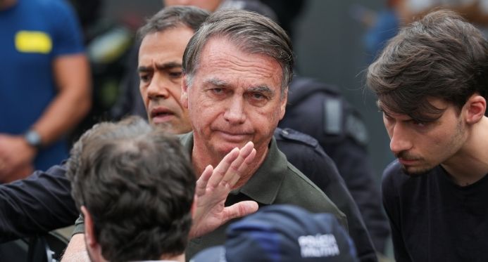 Bolsonaro é internado em UTI de Brasília com quadro de broncopneumonia