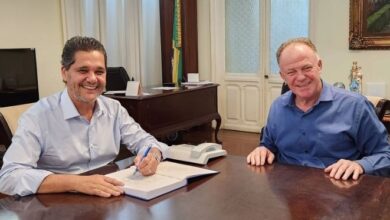 Casagrande renuncia para disputar vaga no Senado e Ferraço assume Governo do ES