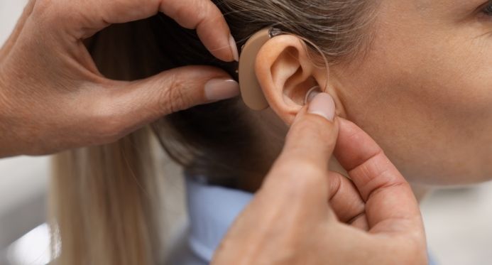 Dia Mundial da Audição: ES já entregou mais de 2,8 mil aparelhos auditivos e médicos alertam para prevenção