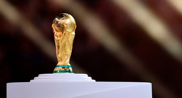 Diretor da Fifa diz que Copa é "grande demais" para ser adiada por guerra