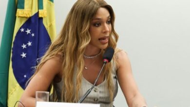 Erika Hilton aciona AGU contra Nikolas Ferreira por fake news sobre PL da Misoginia