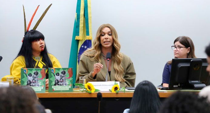 Erika Hilton assume Comissão da Mulher na Câmara sob críticas da oposição e placar apertado
