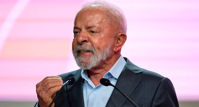 Gasolina aumentou porque muita gente tira proveito da desgraça, diz Lula