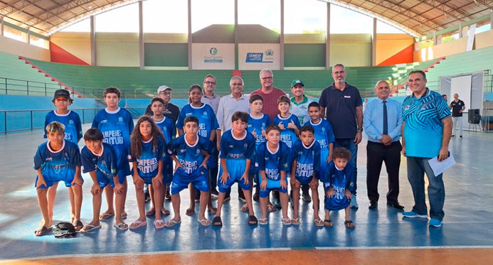 Governo do ES entrega materiais esportivos para mais de 2 mil jovens da região Sul