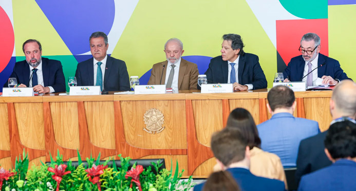 Governo zera impostos do diesel para conter alta causada por guerra no Irã