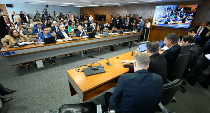 Relatório final da CPMI do INSS traz 5 mil páginas e mira mais de 200 indiciados