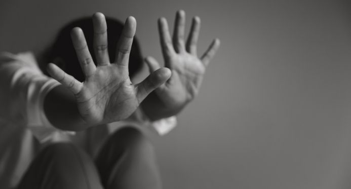 Senado aprova lei que criminaliza ódio contra mulheres, mas Direita promete barrar projeto na Câmara