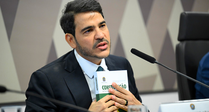 Após derrota no Senado, Jorge Messias diz aceitar resultado: "Faz parte da democracia"