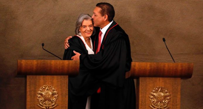 Cármen Lúcia decide antecipar saída da Presidência do TSE