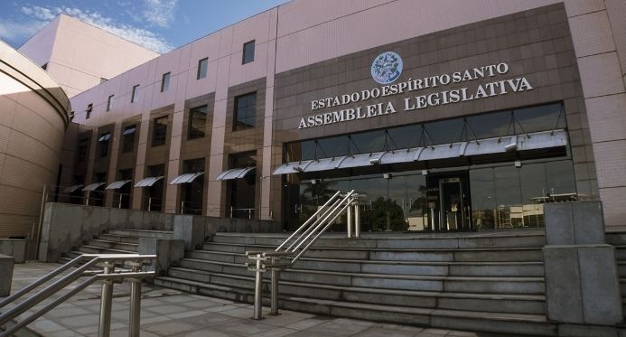 Dança das cadeiras: Janela partidária altera 40% da Assembleia do ES e redefine forças para eleições