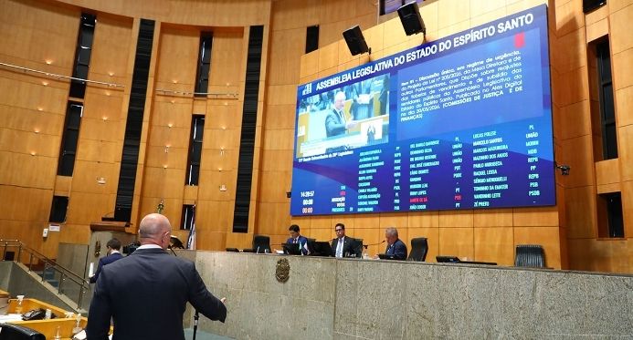 Deputados aprovam reajuste de 4% para servidores e aumentam efetivo da PM e Bombeiros no ES