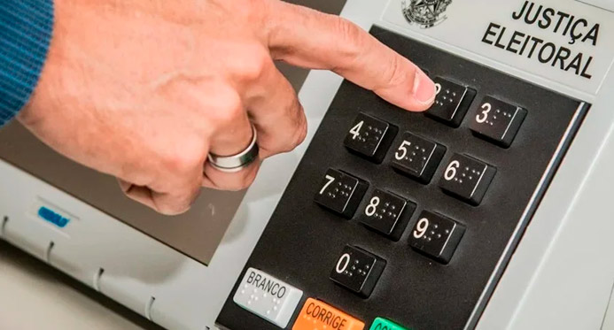 Eleitor tem um mês para regularizar o título e poder votar em outubro