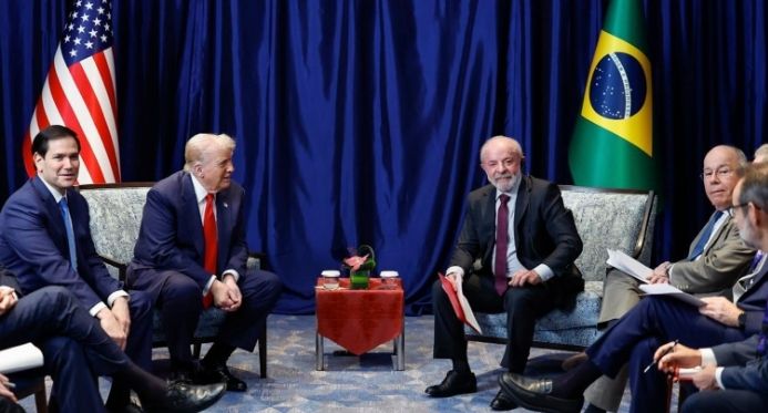 Estados Unidos miram Pix e “taxa das blusinhas” e ameaçam o Brasil com novas sanções