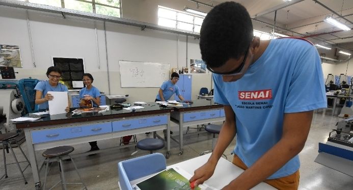 Estatuto do Aprendiz é aprovado com novas regras e projeção de 1,2 milhão de vagas