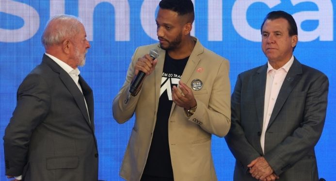 Lula pede mobilização a centrais sindicais para aprovar fim da escala 6x1 no Congresso