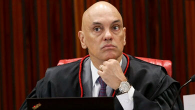 Moraes concede domiciliar a Fátima de Tubarão e mais 18 idosos do 8/01