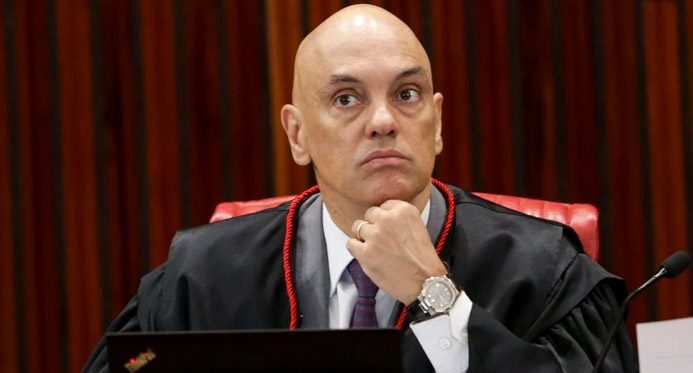 Moraes concede domiciliar a Fátima de Tubarão e mais 18 idosos do 8/01