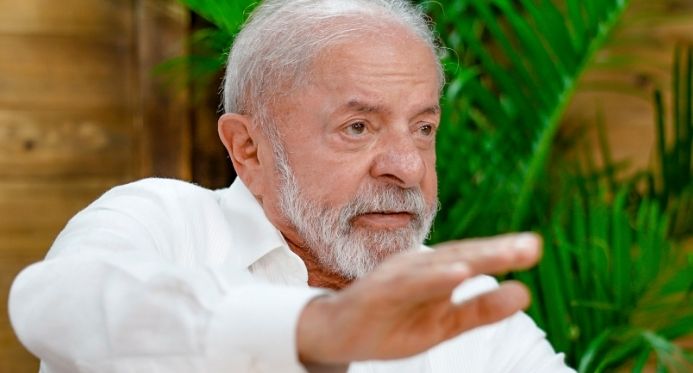 "Não vamos permitir que preço internacional chegue ao bolso do caminhoneiro e da dona de casa", diz Lula sobre guerra no Irã