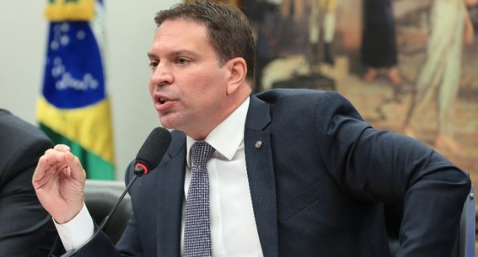 Prisão de Ramagem nos EUA abre disputa entre deportação, extradição e pedido de asilo