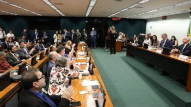 Propostas para fim da escala 6x1 e redução da jornada de trabalho avançam na Câmara