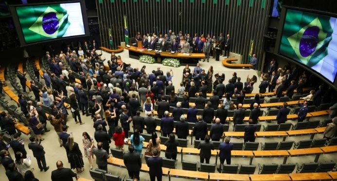 Sete deputados controlam R$ 1,5 bilhão em emendas, e valor supera orçamento de 20 estados brasileiros