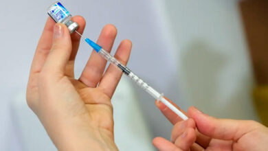 Vacina da gripe não causa a doença e salva vidas, alerta Ministério da Saúde