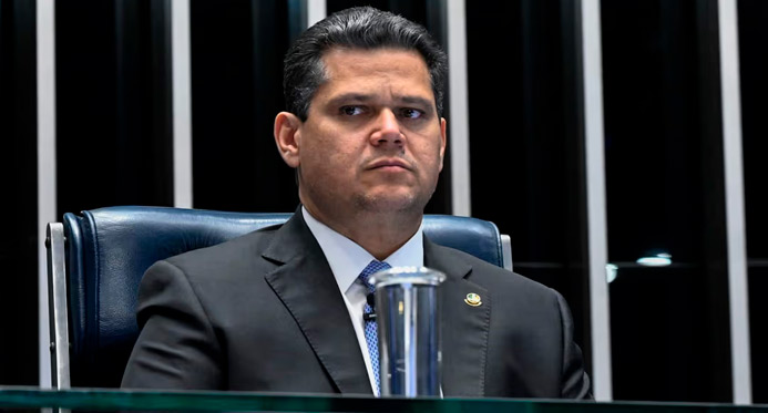 Alcolumbre promulga Lei da Dosimetria que reduz penas de condenados pelo 8 de janeiro